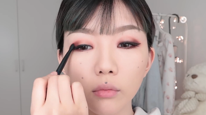 根本整型吧？！單眼變大眼，不用動刀也能辦到