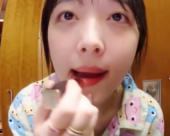 1. - 1..png 2步驟拆解崔雪莉10秒畫出的蜜桃妝,網友驚:超省錢!