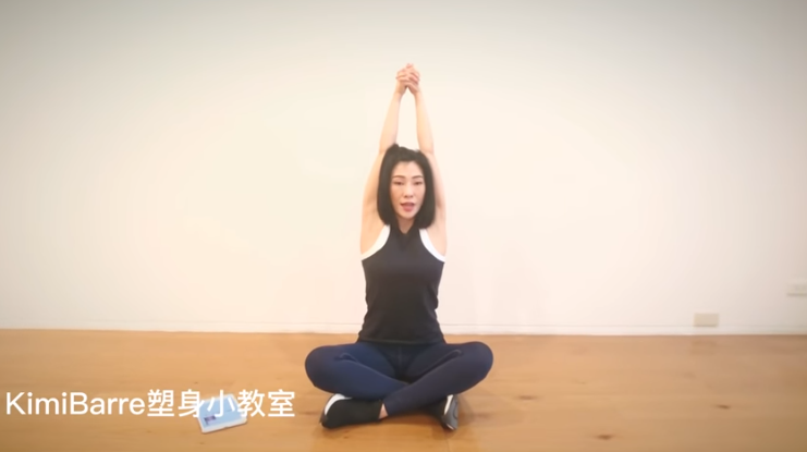 5. - 5..png 每天2分鐘,Kimiko 教妳一個超簡單動作瘦手臂掰掰肉還能消副乳!