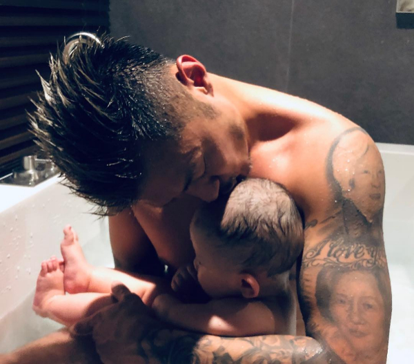 FotoJet (21) - FotoJet (21).jpg 寵妻狂人余文樂再進階!型男變曬娃狂魔,變身「性感爸神」