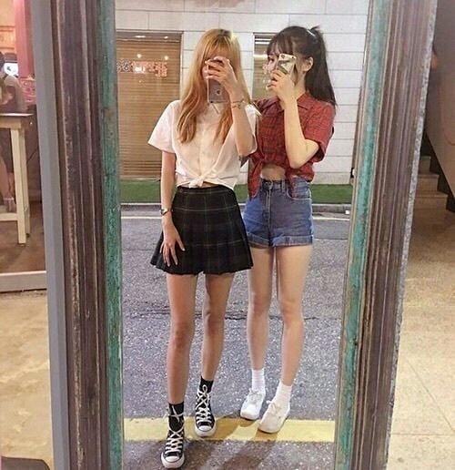 手指愛心OUT！TAG閨密、男友來學這6POSE：手肘愛心更可愛