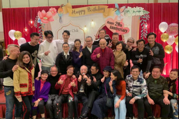 結婚29年依舊恩愛4招！苗僑偉為57歲愛妻慶生，網友驚：這陣容連電視台慶都請不來