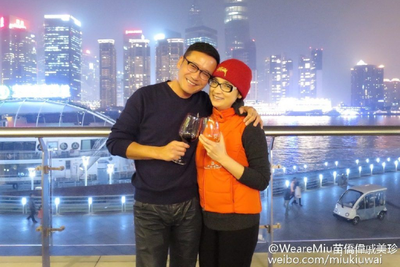 結婚29年依舊恩愛4招！苗僑偉為57歲愛妻慶生，網友驚：這陣容連電視台慶都請不來