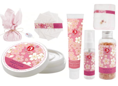 2019限定櫻花系列美妝品，美到我忍不住交出錢包君