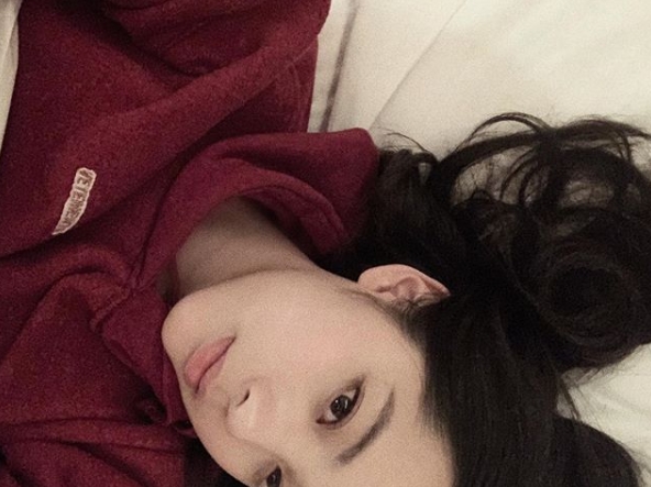 懶得化妝也好氣色不突兀！深扒女星許路兒、隋棠「素顏愛擦的唇膏」