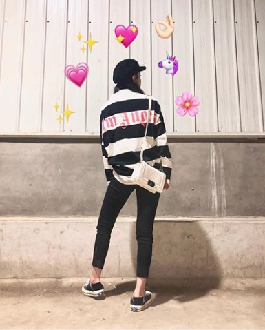 歐陽娜娜絕對是All Star鐵粉無誤！學生鞋被她這樣穿就是潮