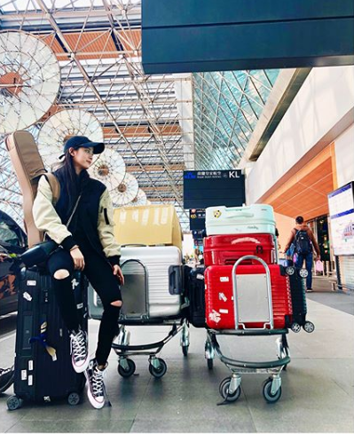 歐陽娜娜絕對是All Star鐵粉無誤！學生鞋被她這樣穿就是潮
