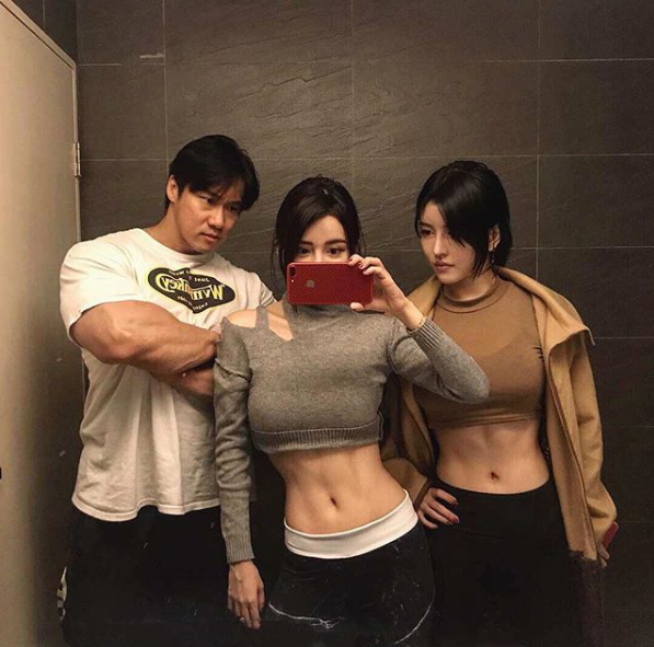 BY2炫腹曬「腰瘦」美照！公開3步驟讓腹肌完美炸裂出馬甲線～