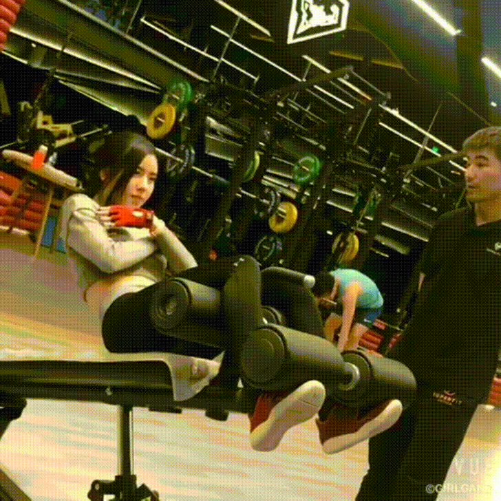 BY2炫腹曬「腰瘦」美照！公開3步驟讓腹肌完美炸裂出馬甲線～