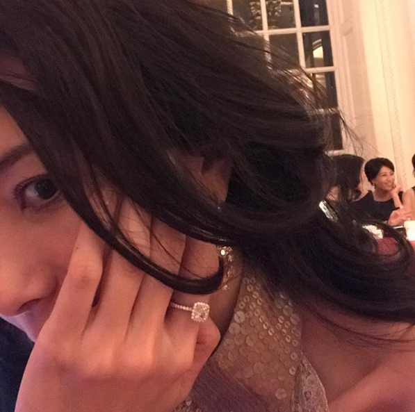 每年送戒指、拍4次婚紗照，盤點演藝圈寵妻最狂事蹟！