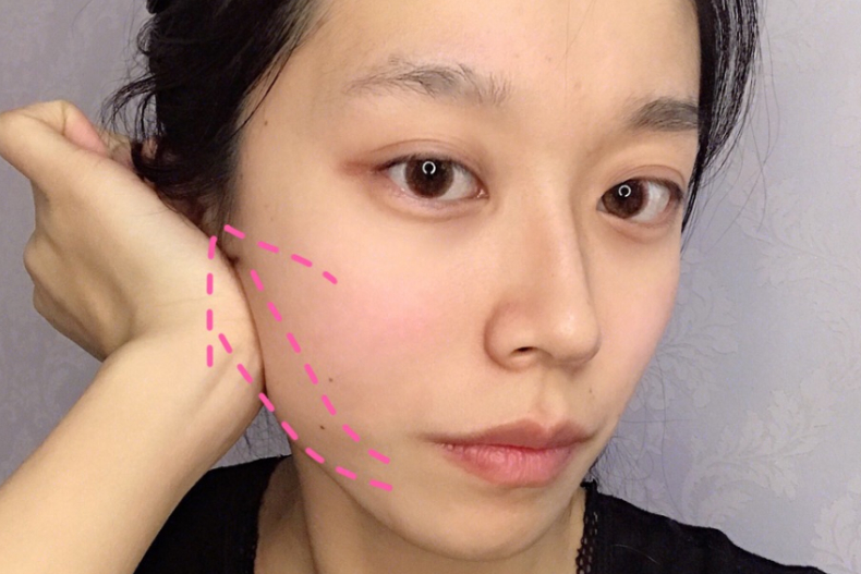 聊天、搭捷運時，都能偷偷「這樣做」！不著痕跡消除方形腮幫子，找回小V臉