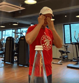 1562549801120 - 1562549801120.gif 蕭敬騰、昆凌、周杰倫都在瘋「開瓶蓋挑戰」,昆凌女打仔上身帥斃了~