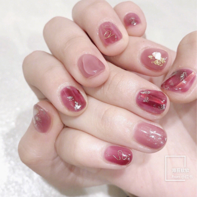 小紅書爆紅「莓果色」美甲，仙女都在擦！不挑膚色號稱宇宙顯白
