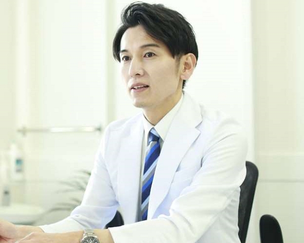 溫水泡手肘、喝綠茶咖啡，日本醫師靠5個自創減肥法狠甩25kg！