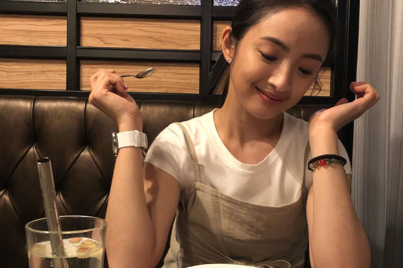 怎麼辦到的？林依晨明明穿得很親民，卻渾身散發「微微優雅型味」