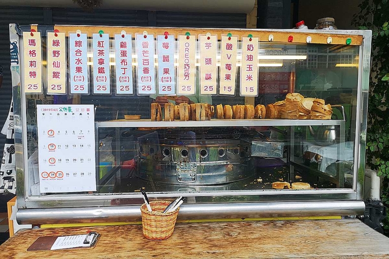 嘉義紅豆餅吃冰的！？芒果、珍珠包進內餡，一口咬下超消暑
