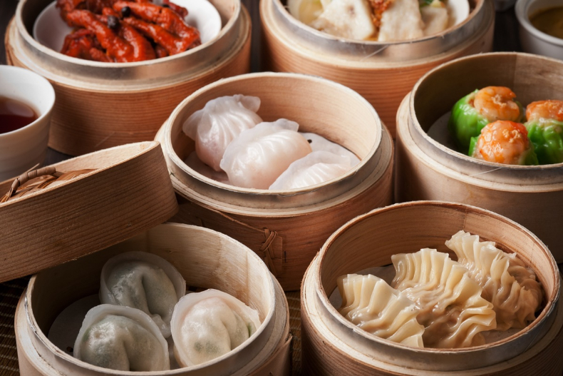 這個月餐廳、飯店太多優惠了吧！9月壽星拿出身分證，還請你吃和牛、明蝦