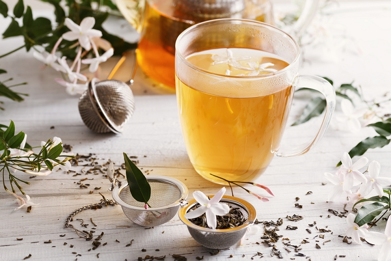 shutterstock 499484629 - shutterstock_499484629.jpg 經痛別再吃高熱量巧克力,喝「子宮養命草」包準每月順順來~