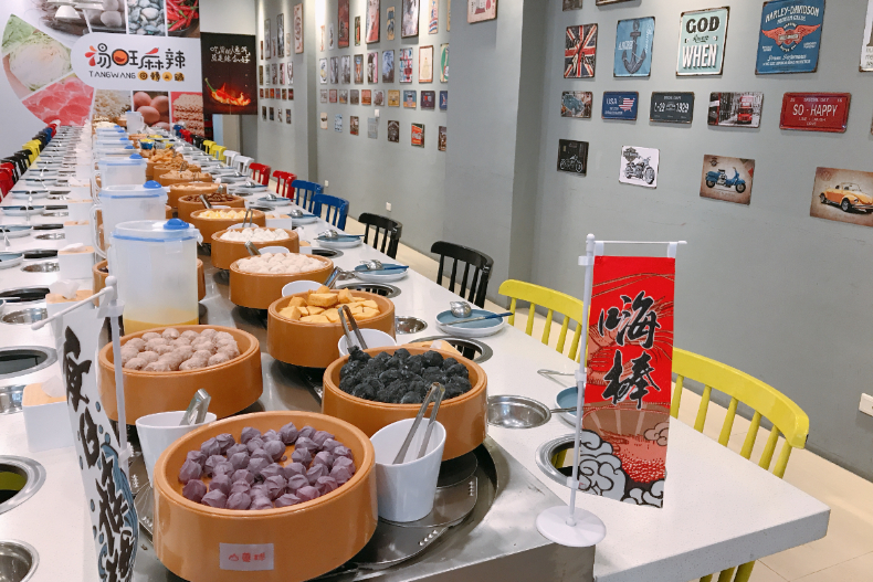 高雄人太幸福！「回轉火鍋」75種配料吃到飽竟然只要288元