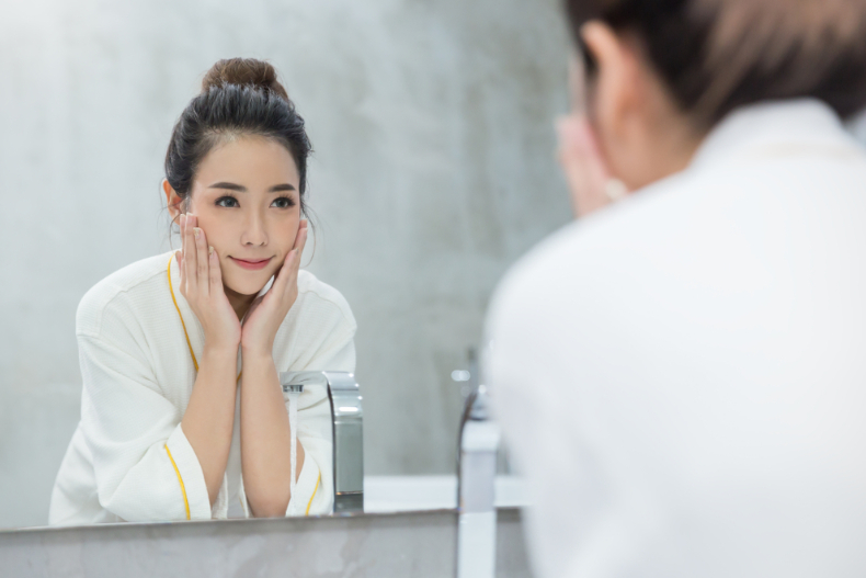 原來韓妞0毛孔是這樣保養！每天防曬、保濕外還會勤做「這件事」