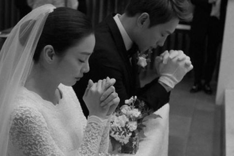 苦追1年，金泰希才願意交往！Rain放閃：跟她結婚4年，幸福到像在做夢
