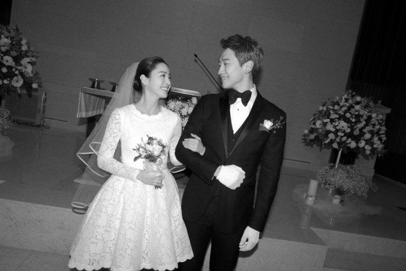 苦追1年，金泰希才願意交往！Rain放閃：跟她結婚4年，幸福到像在做夢
