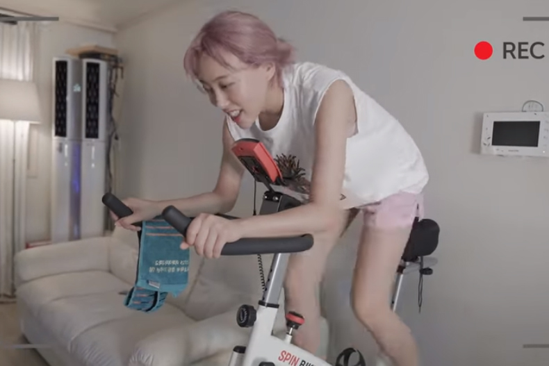 韓國百萬訂閱youtuber最佛減肥法！大口吃燒肉一個月減8公斤，超狂鏟肉術快筆記