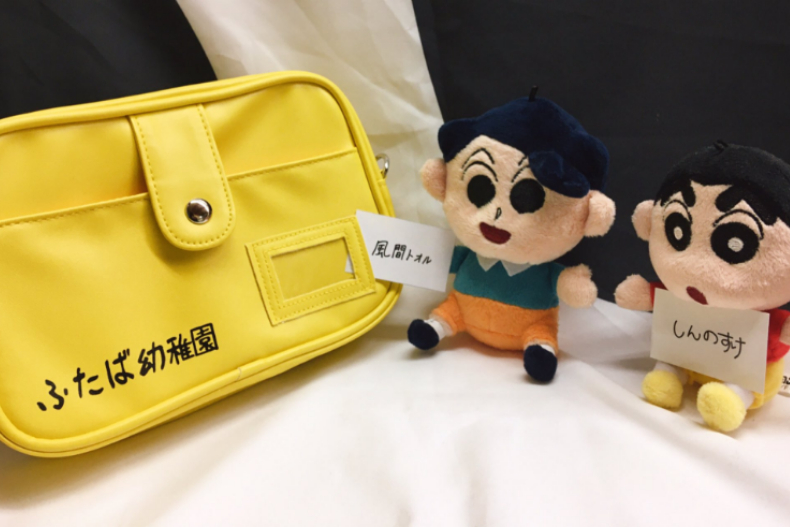 想買！蠟筆小新官網推出「雙葉幼稚園書包」，一秒被這顆小黃包萌到哭
