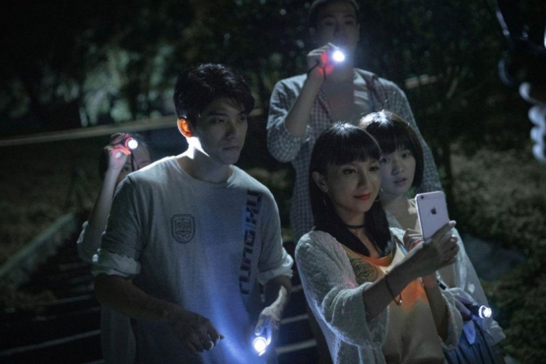 你的校園有鬼故事嗎？《女鬼橋》：小心12點一到，她就站在你身後…