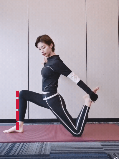 瘦11 - 瘦11.gif 告別大象腿不是夢!5個伸展雕塑線條,人人都能練就筆直細長「超模腿」