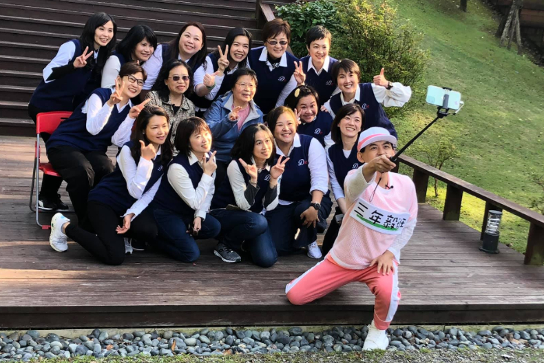 黃子佼帶藝人開「同學會」！鍾欣凌見高中偶像，驚爆：這比我懷孕還興奮