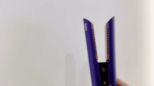 台灣也買得到了！Dyson直髮器試用開箱，4大優勢、造型效果搶先看