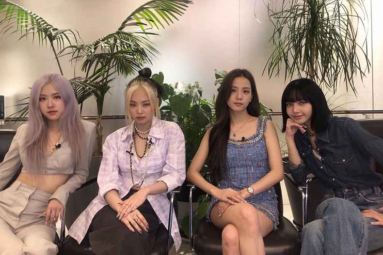 01.blackpinkofficial 105956671 152501633069751 4452365242599592160 n - 01.blackpinkofficial_105956671_152501633069751_4452365242599592160_n.jpg 終於有Jennie hold不住的髮型,雙色染像蟑螂腳,網友:看得我心肌梗塞