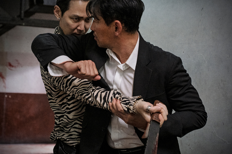 韓媒推薦必看電影！《魔鬼對決》李政宰化身「冷血殺手」找黃晸玟報仇