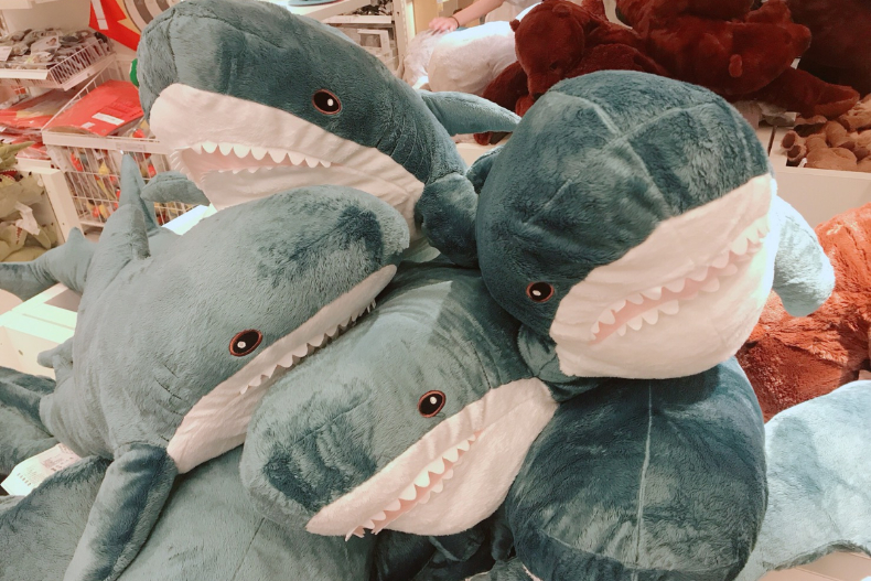 IKEA百項商品殺很大！人氣鯊魚第二件5折，全新恐龍系列11隻自成侏儸紀公園