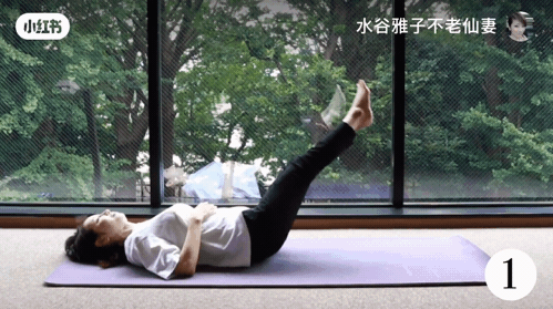 誰相信她51歲！日本第一美魔女水谷雅子「躺著瘦」，每天做20下就有效