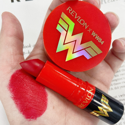 Bella用高以翔最愛的「經典紅唇」重新出發！網友：要開始新生活了
