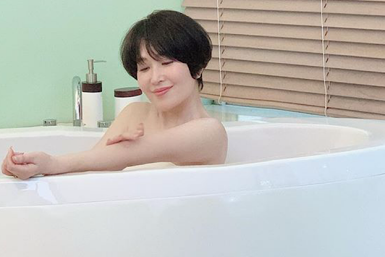 日本56歲美容家4招「0元凍齡術」！泡澡還不夠，加碼撐傘效果更好