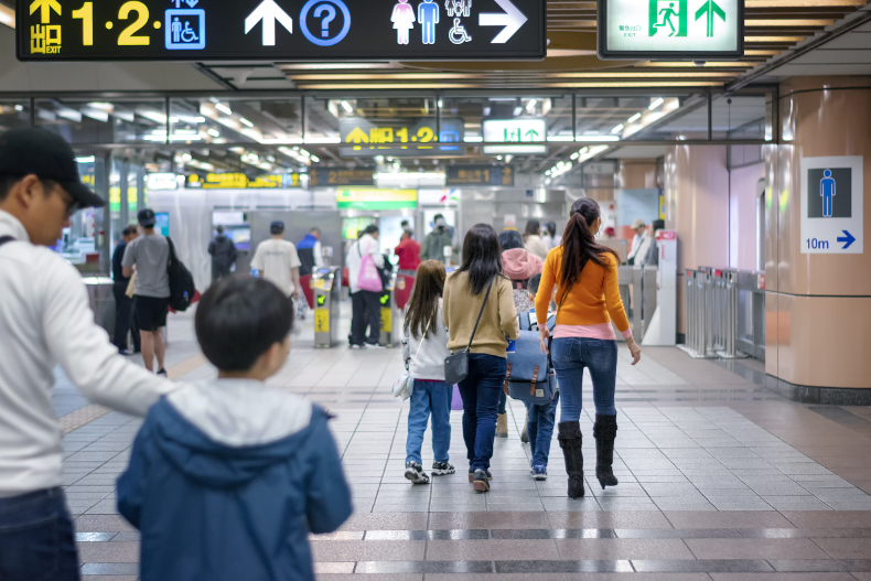 12月開始「8大場所」強制戴口罩！秋冬防疫新專案上路，違者小心荷包失血
