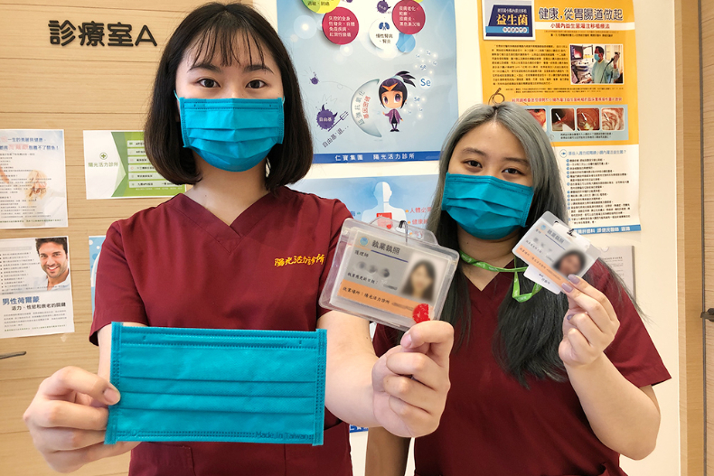 不用排隊就能帶走！萊潔全新「粉紅、暗黑迷彩」雙色口罩，這天起8大通路直接上市