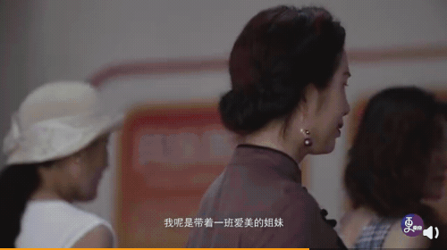 1610620678683 - 1610620678683.gif 撐過6次化療、創旗袍團赴歐走秀!57歲「中年模特兒」竇曉琴:我要美到動不了為止
