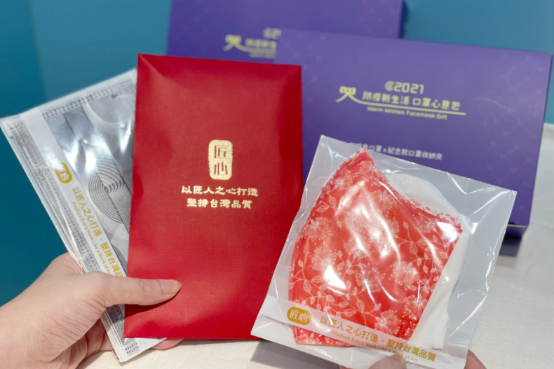 特色「新年口罩」購買攻略！親親6款「迎春花系列」美翻天，春節招財、金句款童趣滿分