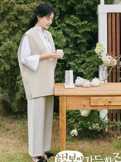 把50歲穿成30歲！李英愛「襯衫造型」登熱搜，簡單4招穿出優雅逆齡感