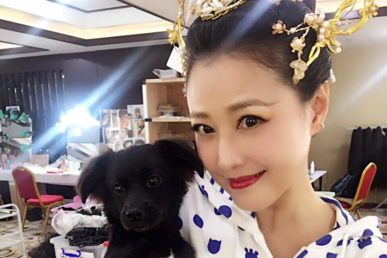 54歲我單身我驕傲！周海媚：喜歡自己，不必活在別人的嘴巴裡