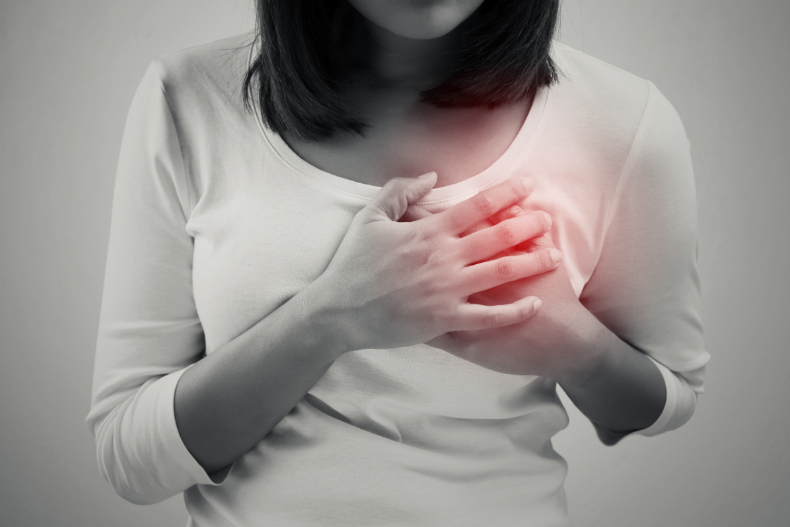 胸部輕壓會痛=乳癌找上門?乳房疼痛分4種,乳頭出現「這情況」要快就醫