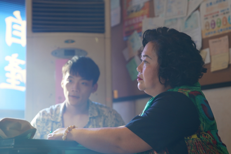 婆婆人設崩壞！鍾欣凌扮「兇狠大姐頭」嗆聲邱澤：終於可以耍壞了
