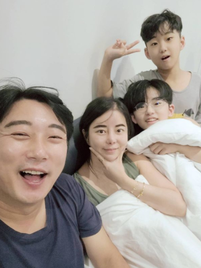 結婚13年,樂當「老婆傻瓜」!李壽根寵妻3件事:老公無條件認輸,家庭才和諧