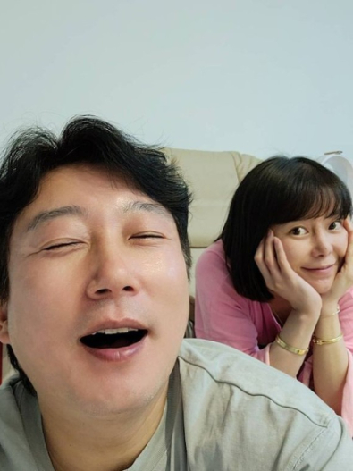 結婚13年,樂當「老婆傻瓜」!李壽根寵妻3件事:老公無條件認輸,家庭才和諧