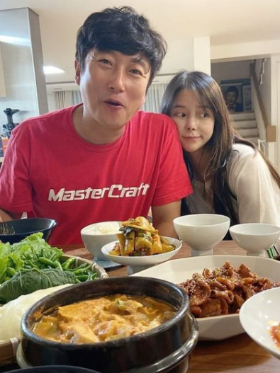 結婚13年,樂當「老婆傻瓜」!李壽根寵妻3件事:老公無條件認輸,家庭才和諧