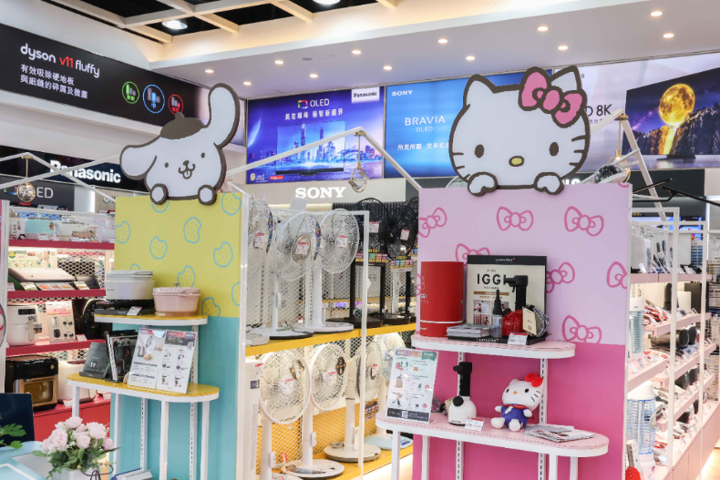 純白青春系「Kitty電鍋」一定要收！全國電子Ｘ三麗鷗首間聯名店，獨家提袋、口罩只送不賣
